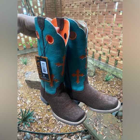 Kids Ariat Boots size 9 - Picture 1 of 7